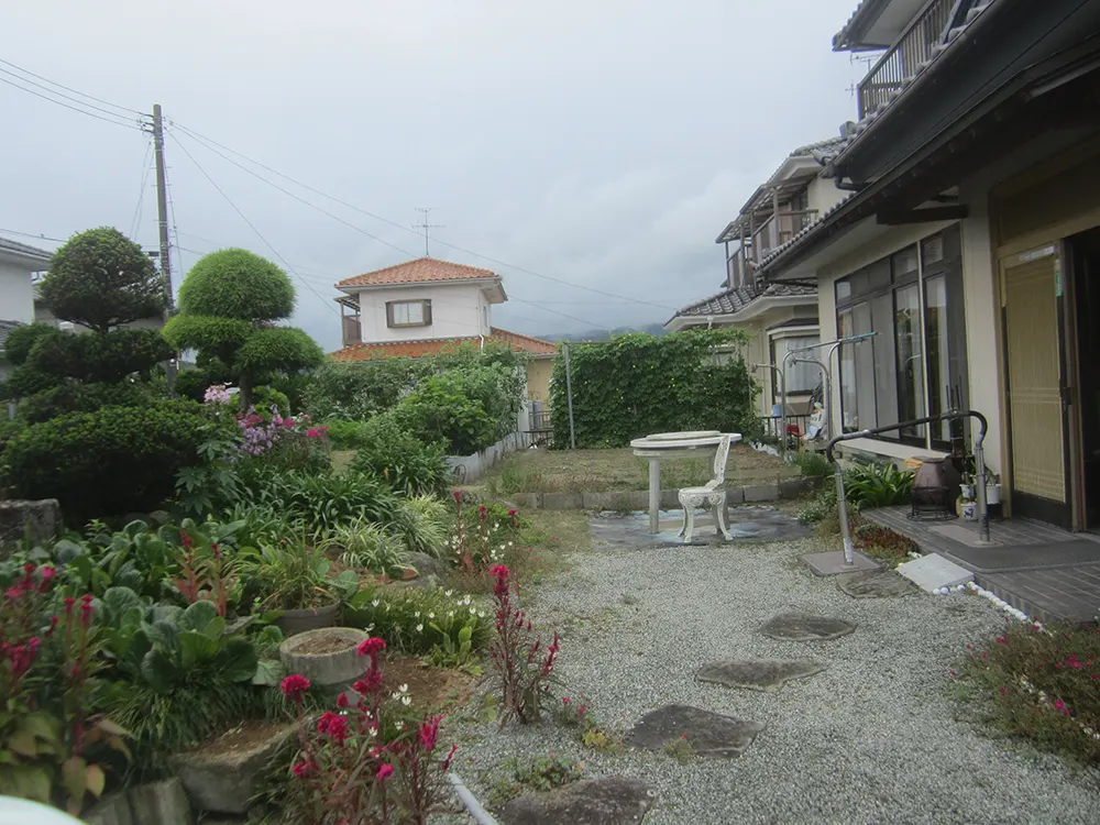 庭のある住宅の外観