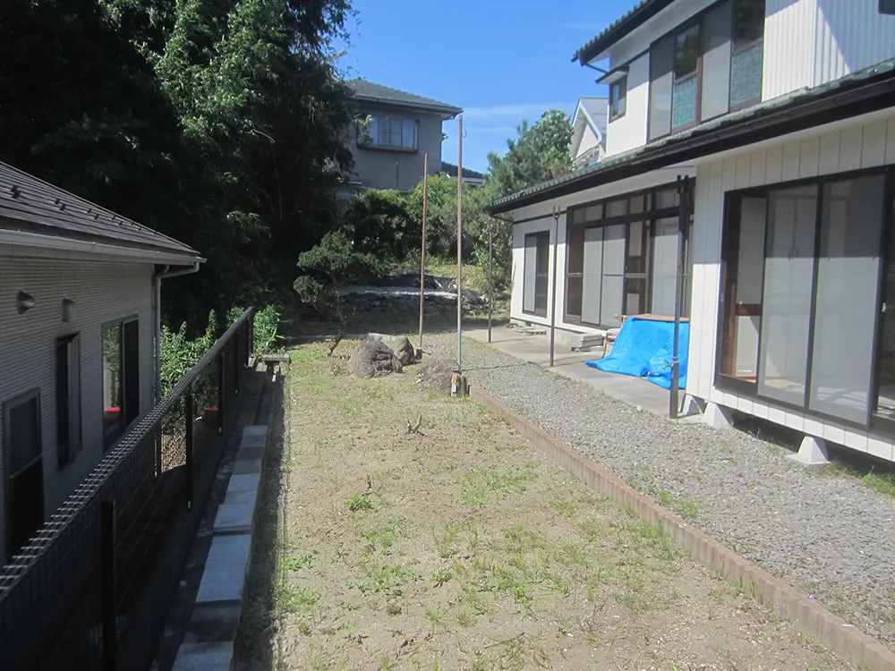 住宅と庭